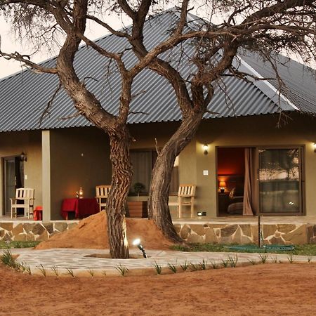 Africa Awaits Lodge & Safaris Gobabis Экстерьер фото