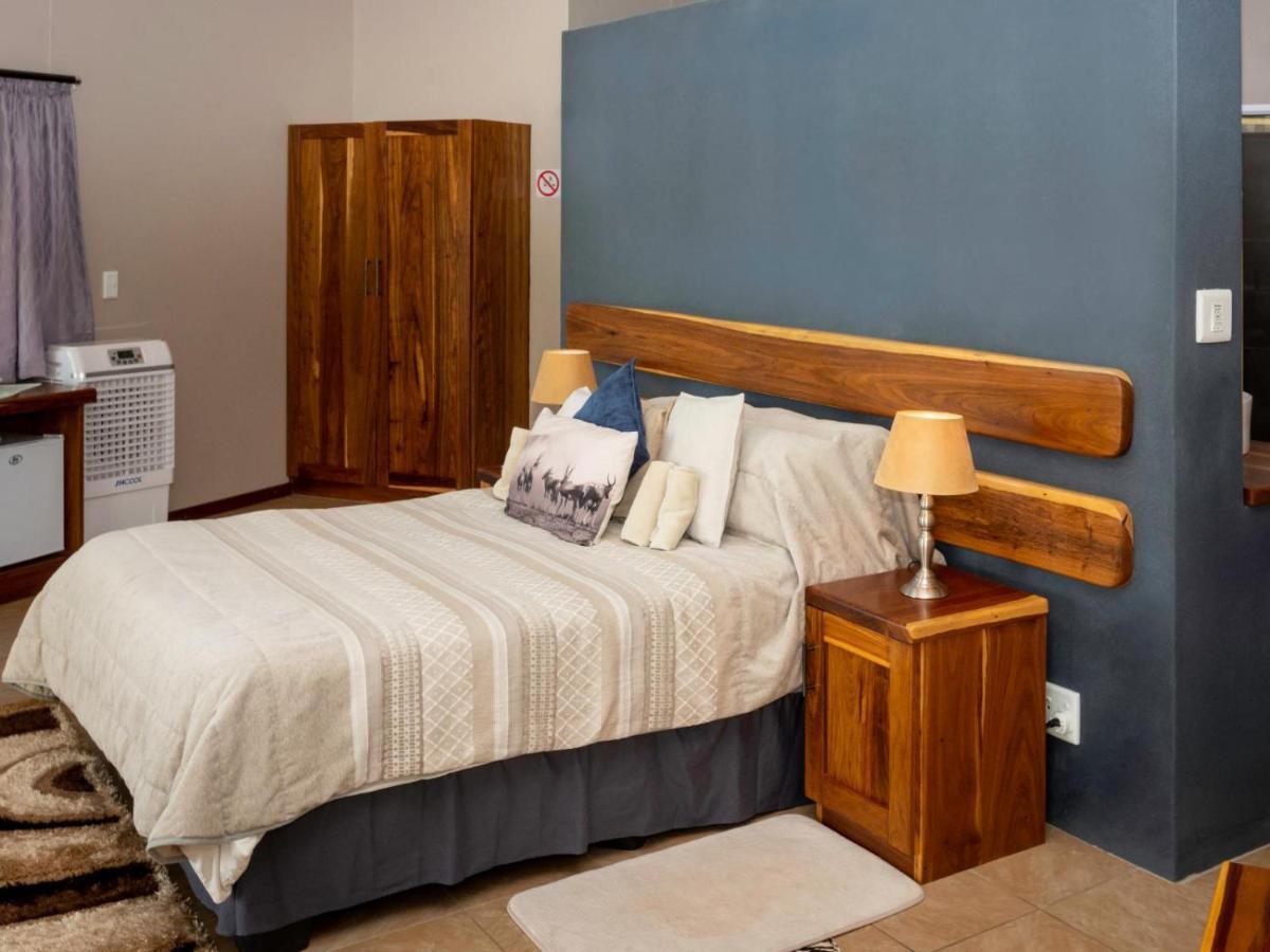 Africa Awaits Lodge & Safaris Gobabis Экстерьер фото