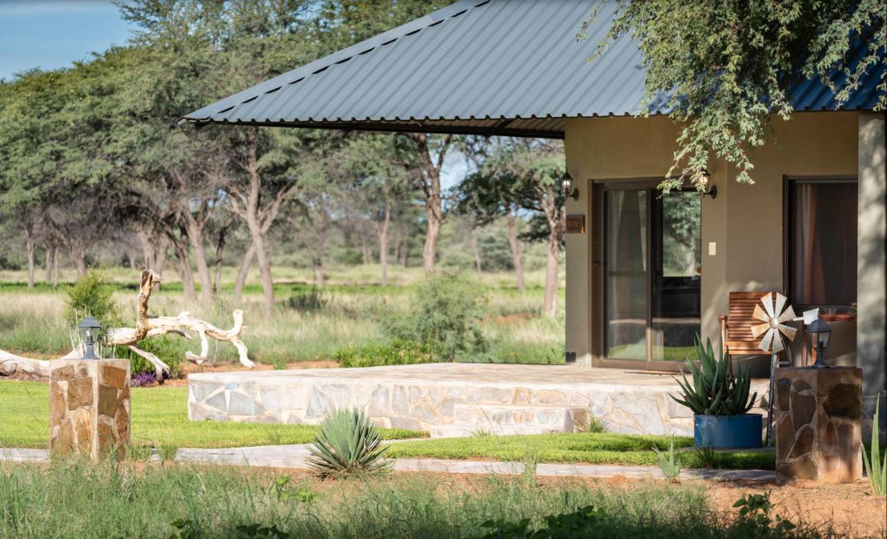 Africa Awaits Lodge & Safaris Gobabis Экстерьер фото