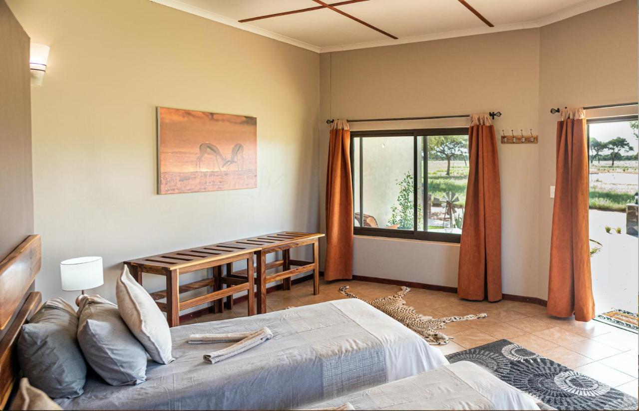 Africa Awaits Lodge & Safaris Gobabis Экстерьер фото