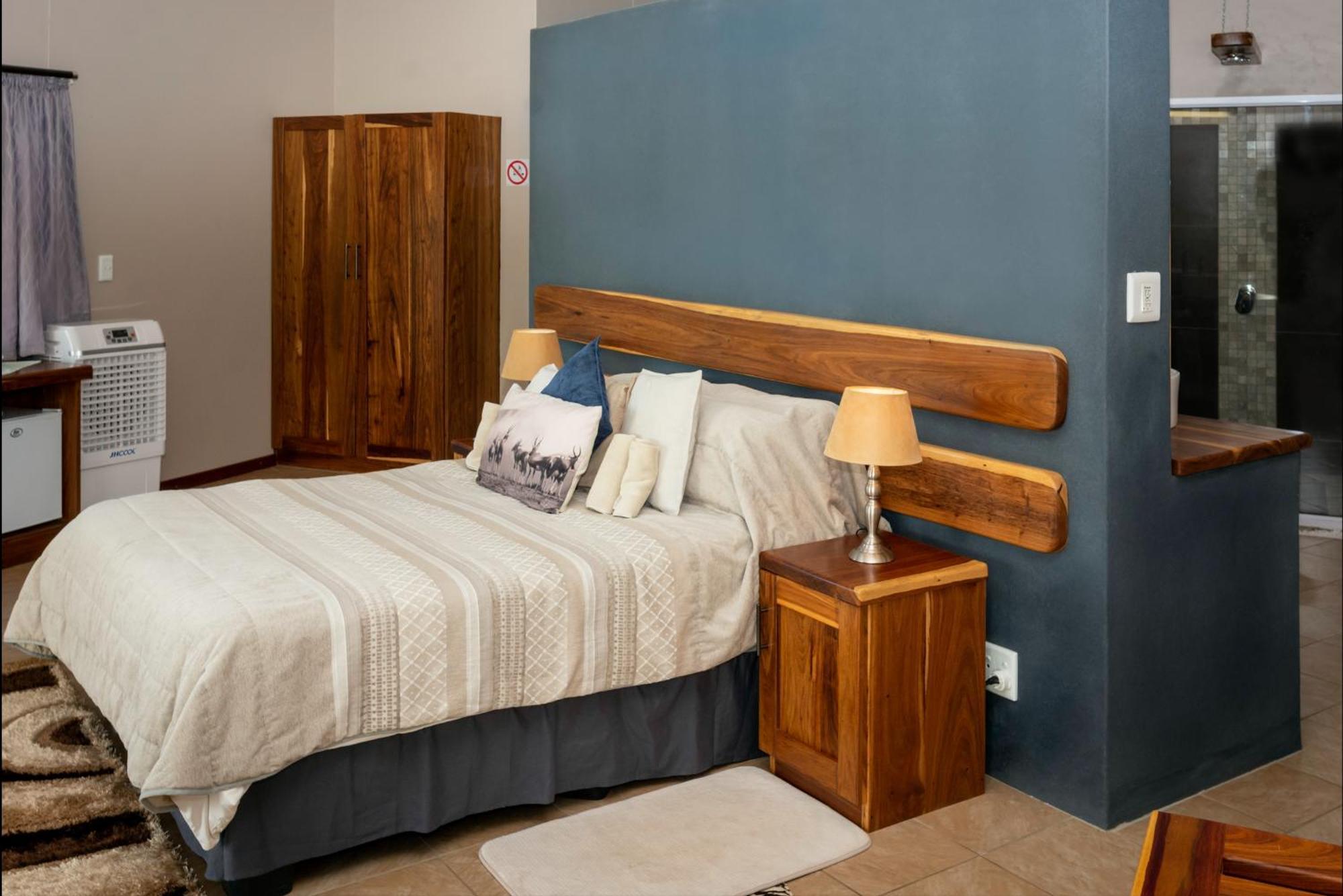 Africa Awaits Lodge & Safaris Gobabis Экстерьер фото