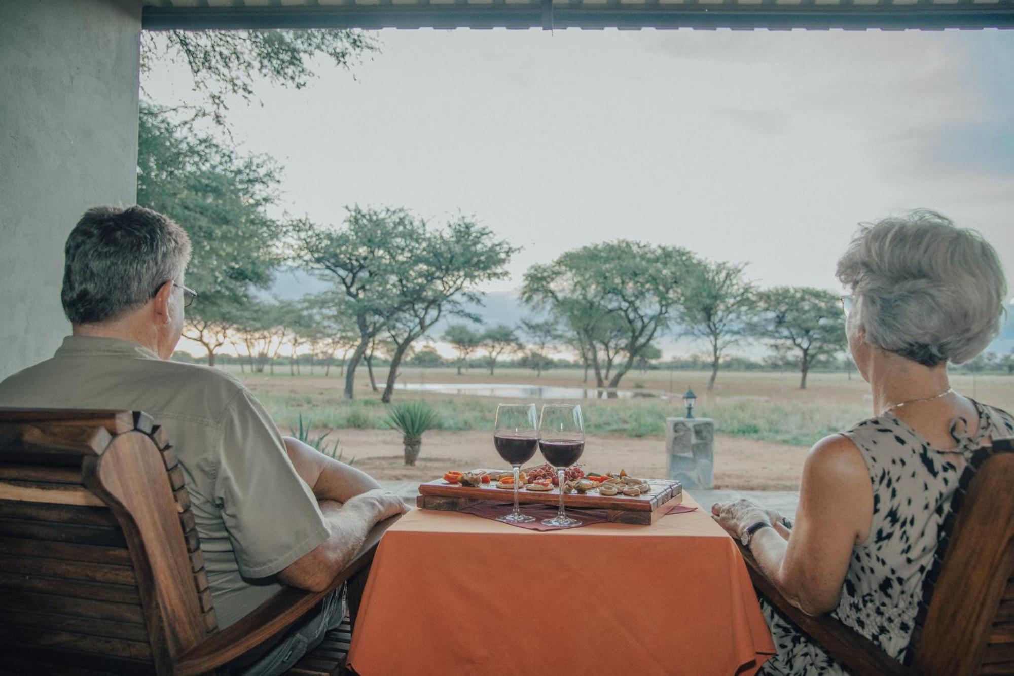 Africa Awaits Lodge & Safaris Gobabis Экстерьер фото